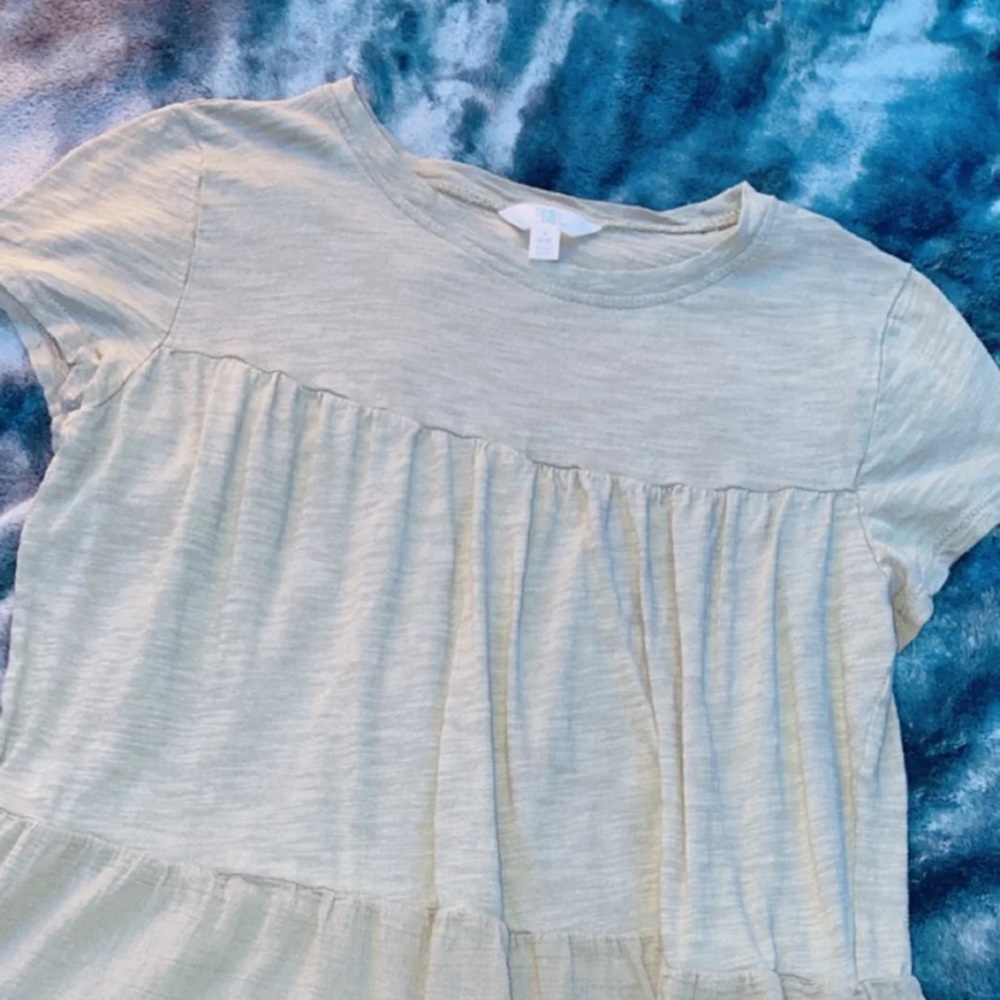 green ruffled women’s top size small